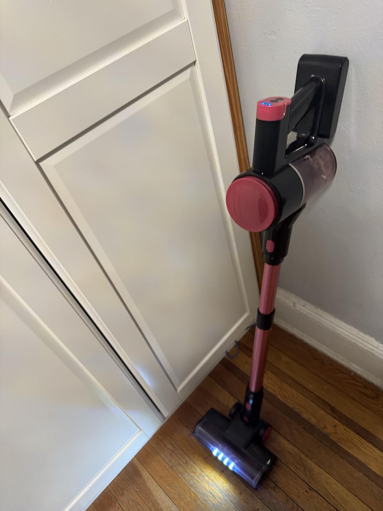 N8 Cordless Vacuum Cleaner, Lightweight Stick Vacuum with Powerful Suction, 2200mAh Battery, 40 Mins Runtime, Self-Standing, Rechargeable Vacuum Cleaners for Home Hardwood Floor Carpet Pet Hair (Ocean) customer photo 1