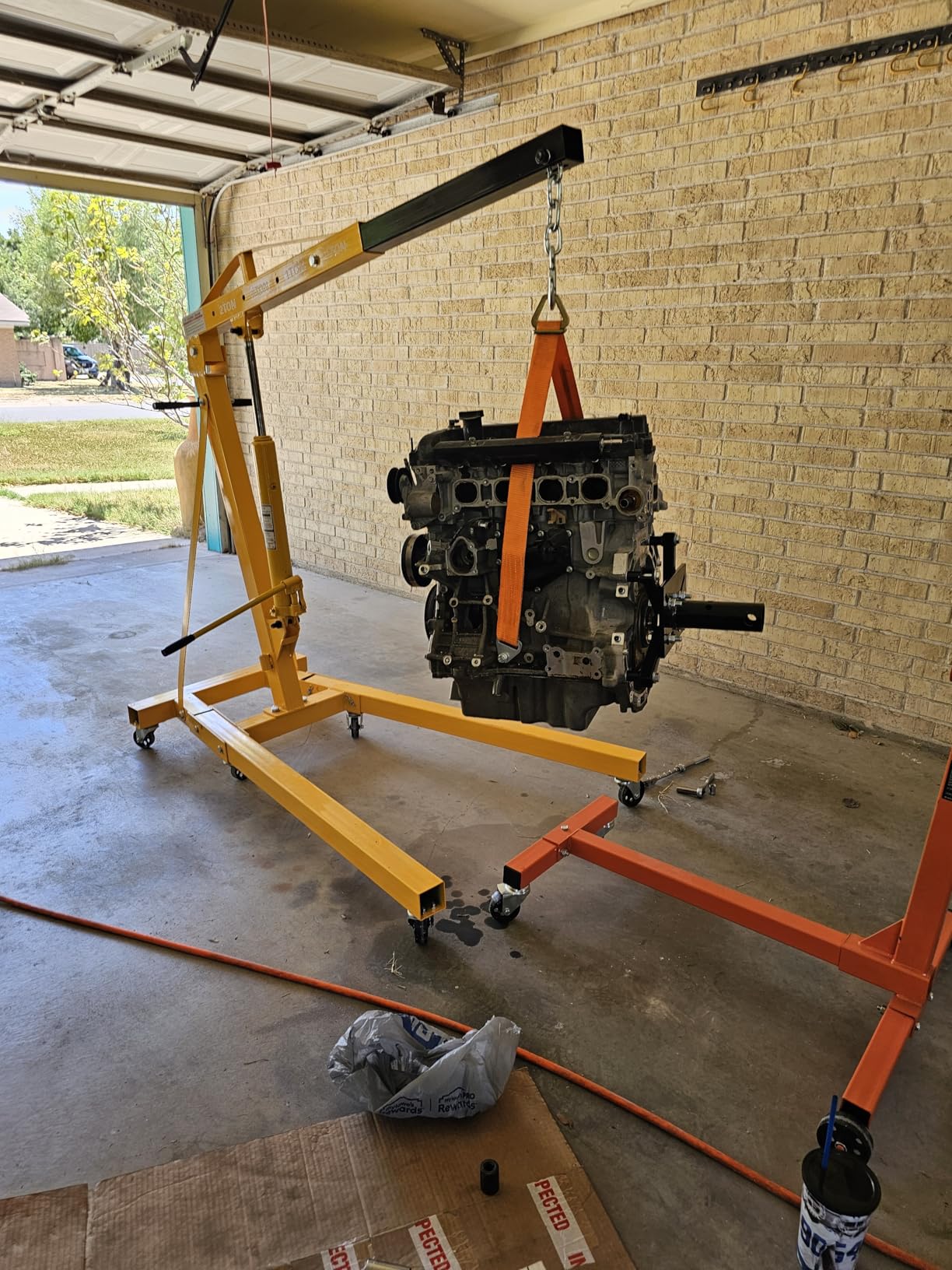 Hydraulic Engine Hoist 2 Ton, Cherry Picker Shop Crane with 6 Casters and Telescopic Boom, 4400 Lbs Heavy Duty Engine Hoist Crane Lift for Garage, Workshop, Automotive Repair, Yellow customer photo 1