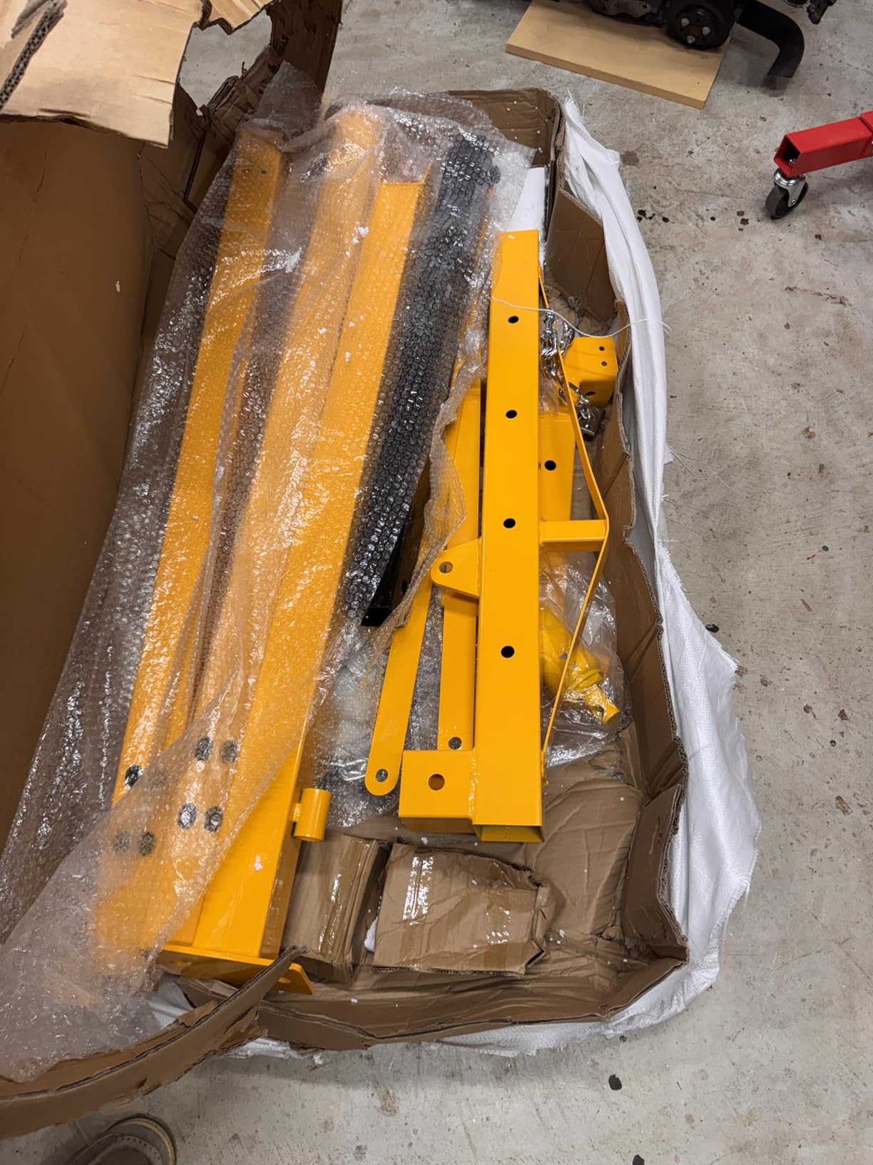 Hydraulic Engine Hoist 2 Ton, Cherry Picker Shop Crane with 6 Casters and Telescopic Boom, 4400 Lbs Heavy Duty Engine Hoist Crane Lift for Garage, Workshop, Automotive Repair, Yellow customer photo 2