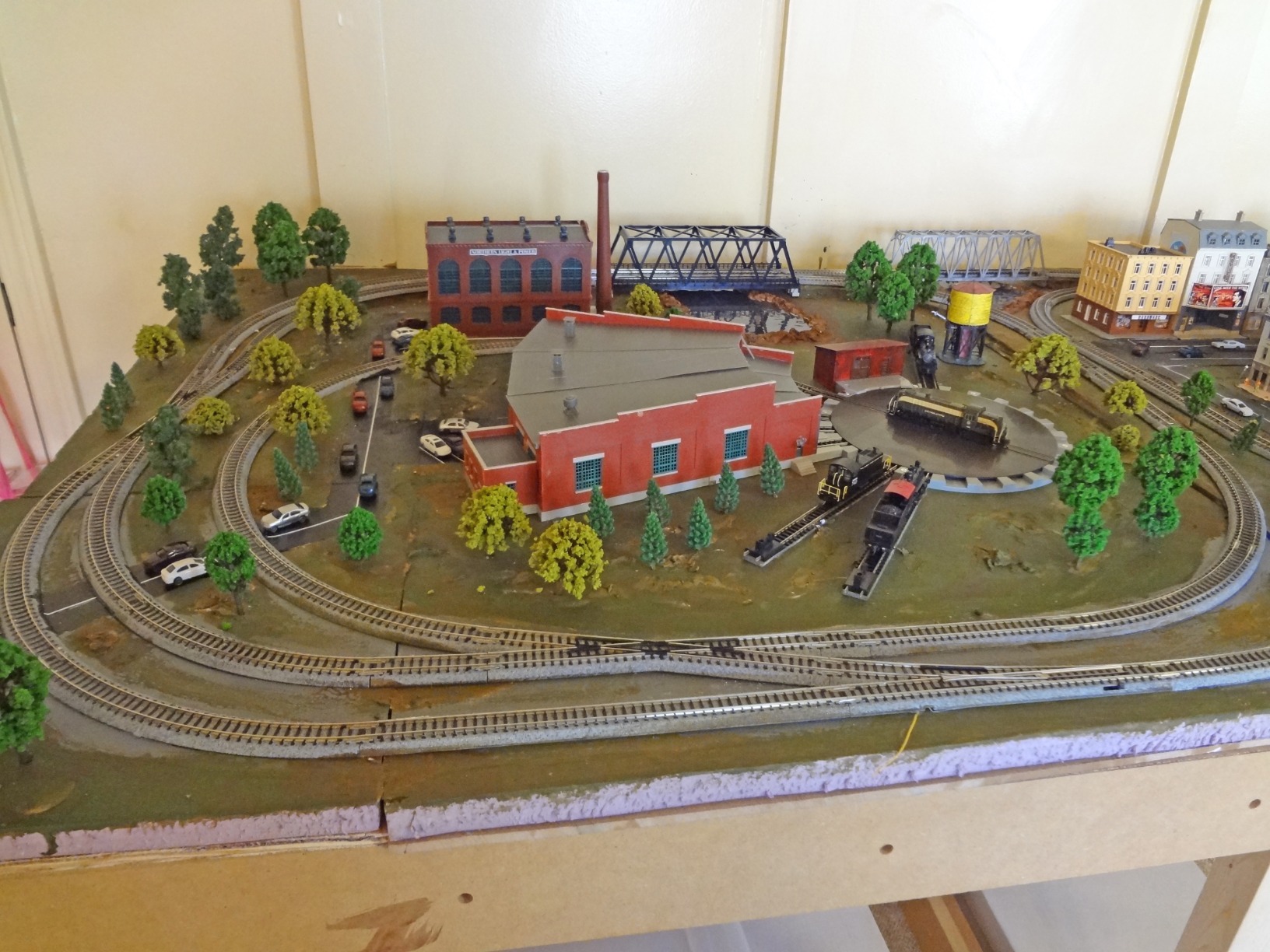 N KIT 3-Stall Roundhouse Atlas Trains customer photo 1