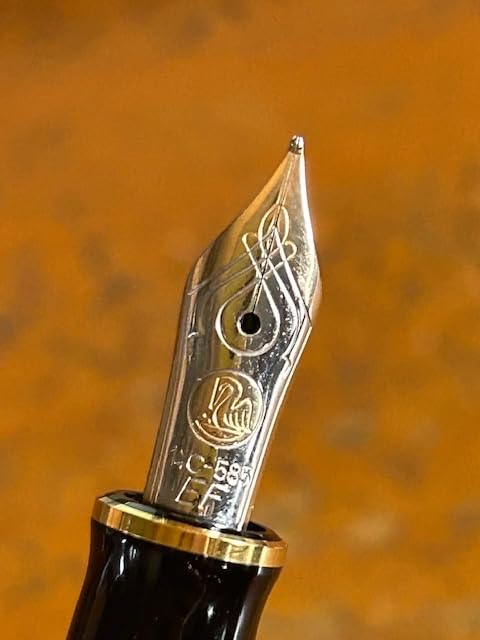 Pelikan Souverän M405 Fountain Pen with Gift Box, Broad Nib, Black/Blue customer photo 1