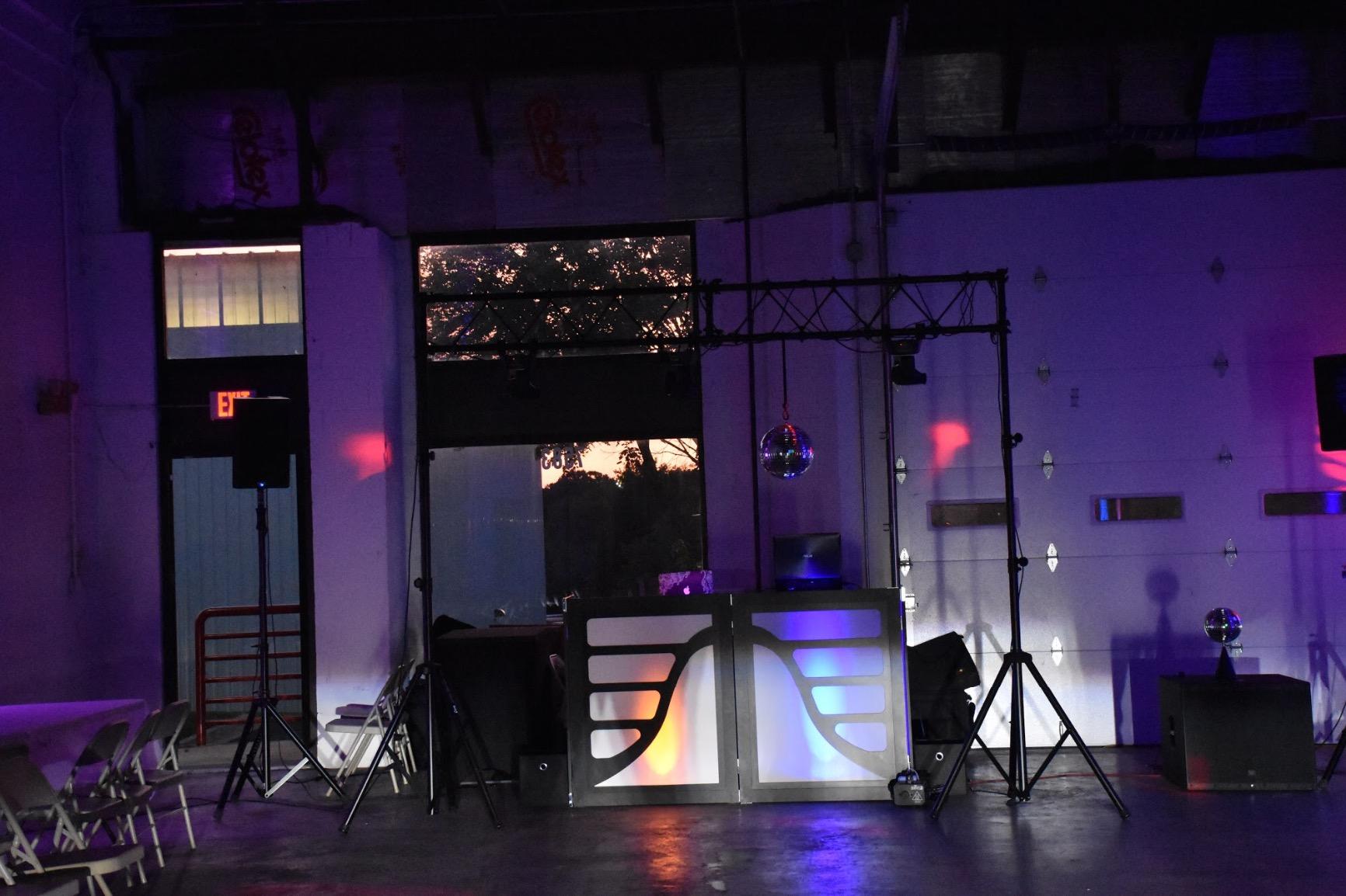 On-Stage LS7730 Lighting Stand with Truss (Folding, Portable PAR Can and LED Light Rig for Theaters, Auditoriums, Concert Halls, Clubs, and Venues, Adjustable Height, Rubber Feet, Metal, Black) customer photo 1