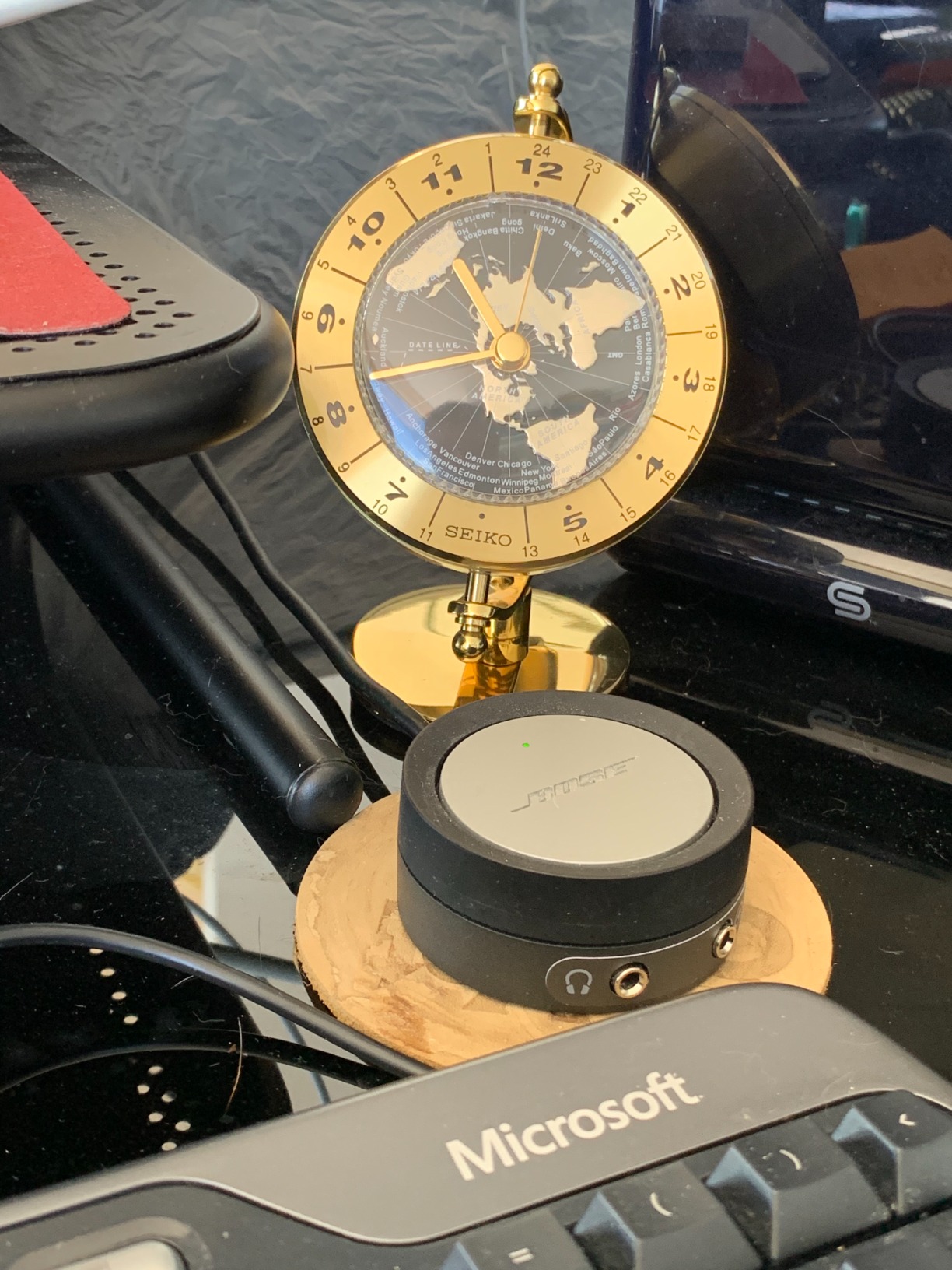 SEIKO QHG106GLH Brass Globe Non Ticking Desk and Table Clock with 24 Time Zones, Gold, 5 x 4 Inches customer photo 2