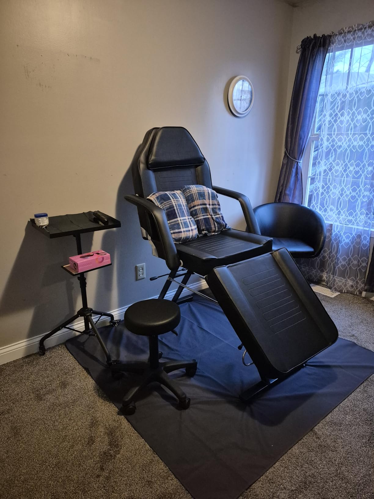 Best Choice Products 71in 3-Section Multipurpose Massage Bed, Spa & Salon Facial, Tattoo Chair w/Hydraulic Stool, Removable Headrest, Facial Cradle, Towel Hanger - Black customer photo 1