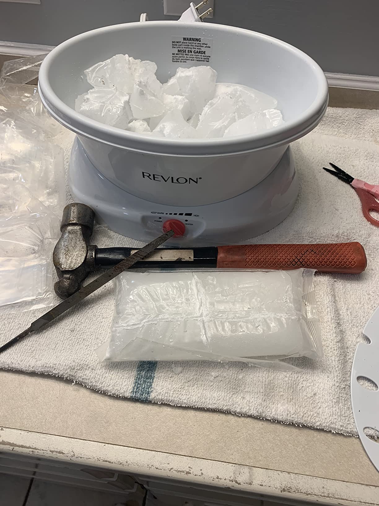 Revlon Luxury Paraffin Bath for Soft Hands, Elbows & Feet, White & Pink customer photo 1