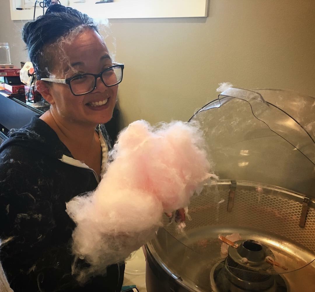 Classic Floss COMMERCIAL Cotton Candy Machine with Metal Bowl - For Professional Concessions customer photo 1