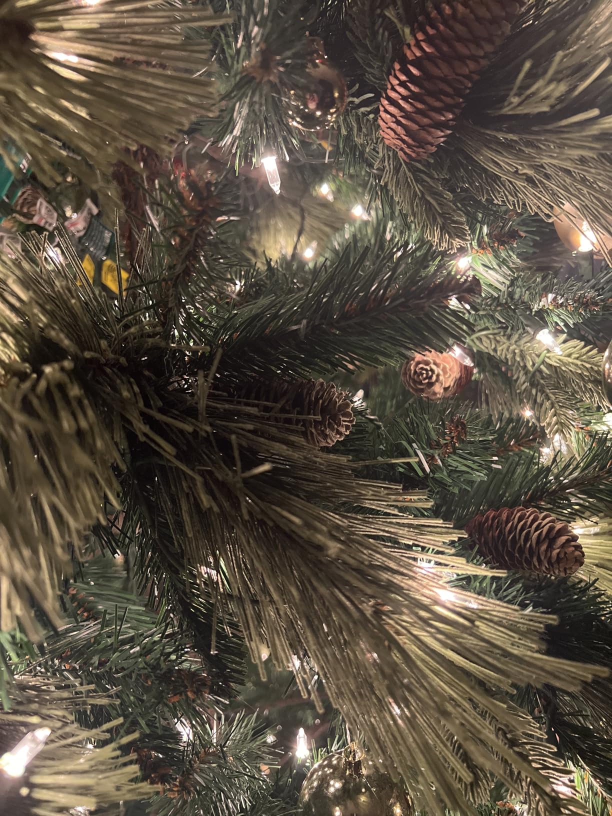 National Tree Company 9 ft Pre-Lit Carolina Pine Full Artificial Christmas Tree, 900 Clear Lights, 2,347 Tips, Includes Stand, Green customer photo 2