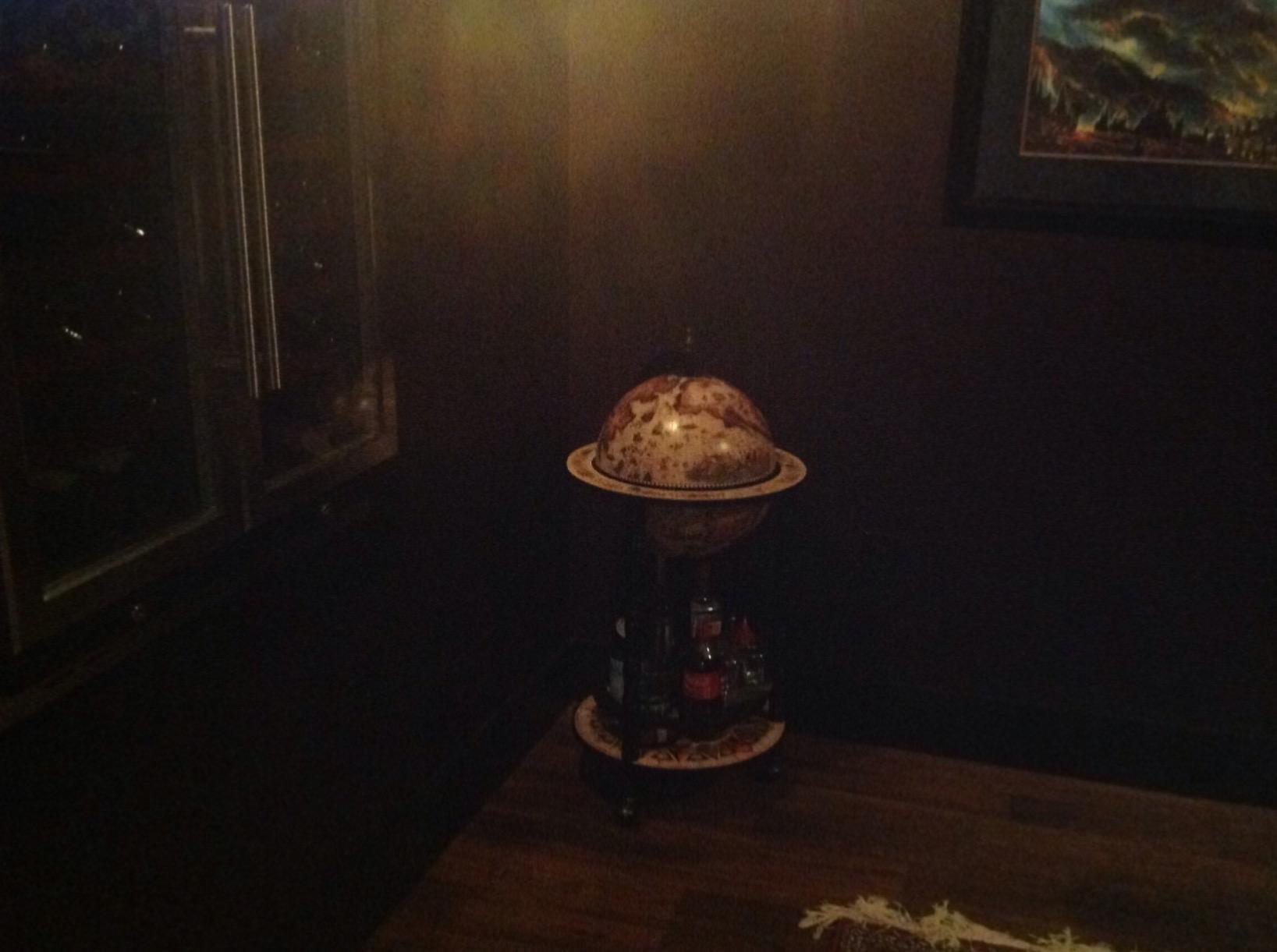 Bianco Italian Style Floor Globe Bar, 17-1/2-Inch Diameter, White customer photo 1