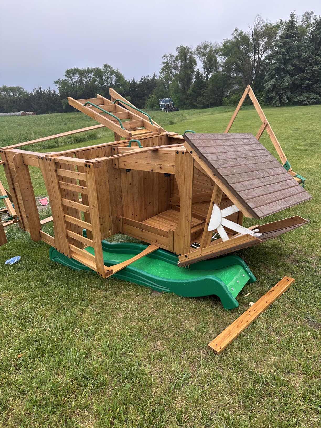 Backyard Discovery Montpelier Cedar Wood Swing Set, Ages 3-6 Years, Wave Slide, Clubhouse, Monkey Bars, Picnic Area, Belt Swings, Trapeze, Balcony, Playhouse, Door, Ladder, Outdoor Playset customer photo 2