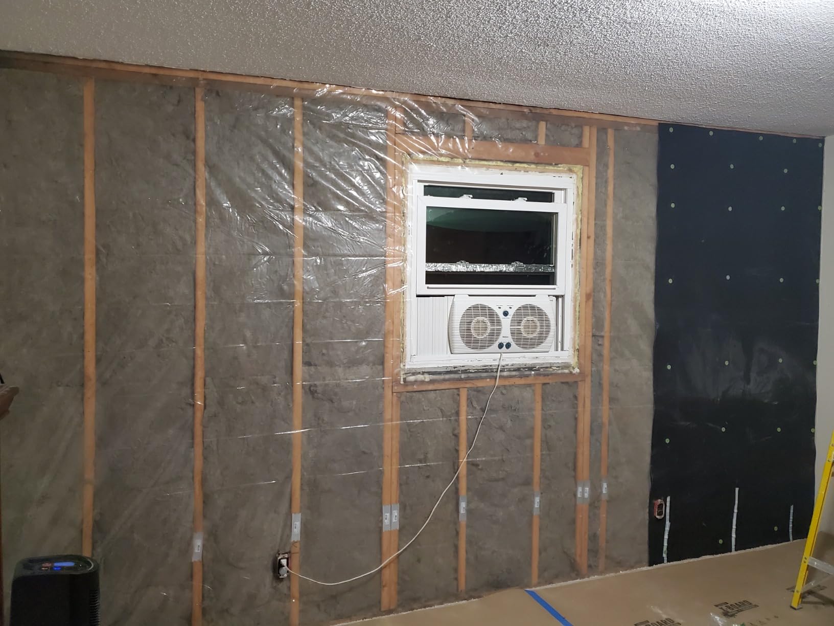 Trademark Soundproofing Mass Loaded Vinyl 1lb - MLV Soundproofing for Wall Sound Barrier - Sound Insulation - Made in USA - 4' x 25' Covers 100 sf - Made in USA customer photo 2