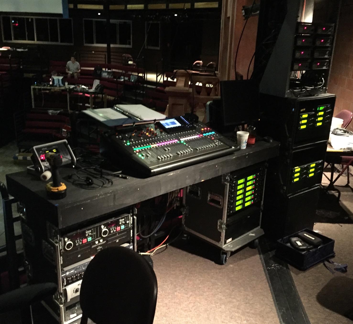 Behringer X32 40-Input 25-Bus Digital Mixing Console customer photo 1