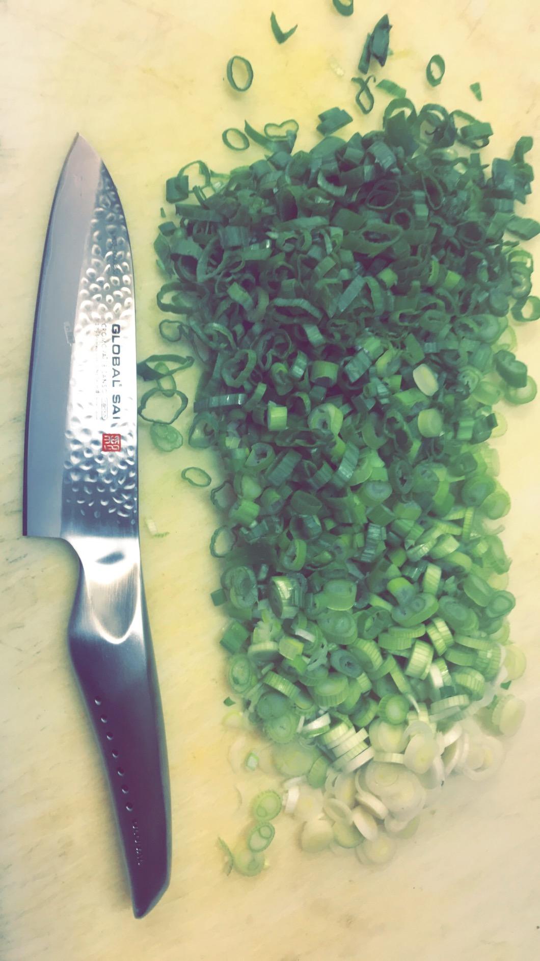 SAI 5 Inch Santoku Knife - Lightweight Japanese Stainless Steel, Razor Sharp Edge, Hand Hammered Blade, Thumb Rest, Made in Japan, SAI-M03 customer photo 1