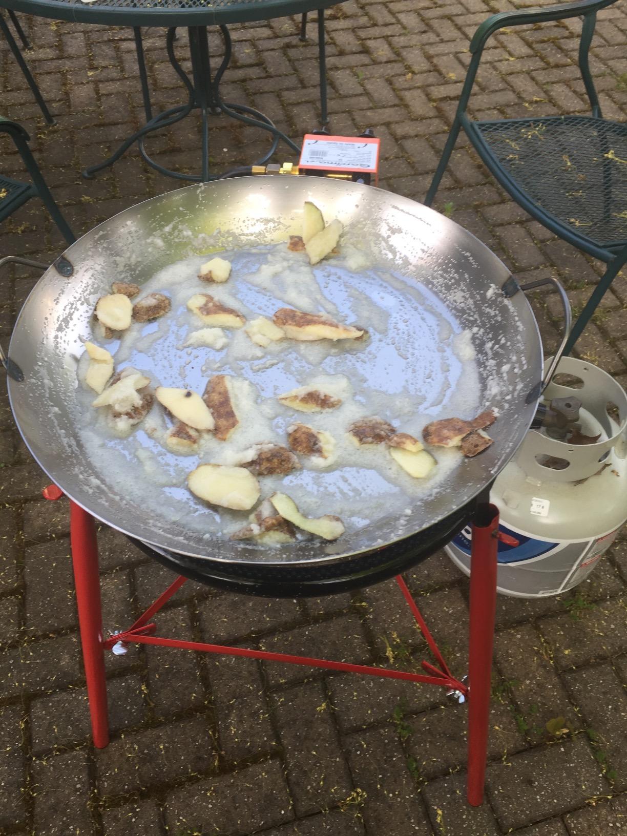 Matfer Bourgeat Black Carbon Steel Paella Pan, 17 3/4