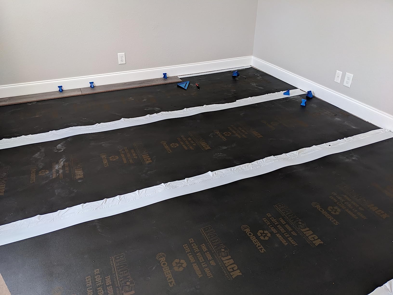 ROBERTS Black Jack Underlayment - 100 sq. ft. Roll - 43