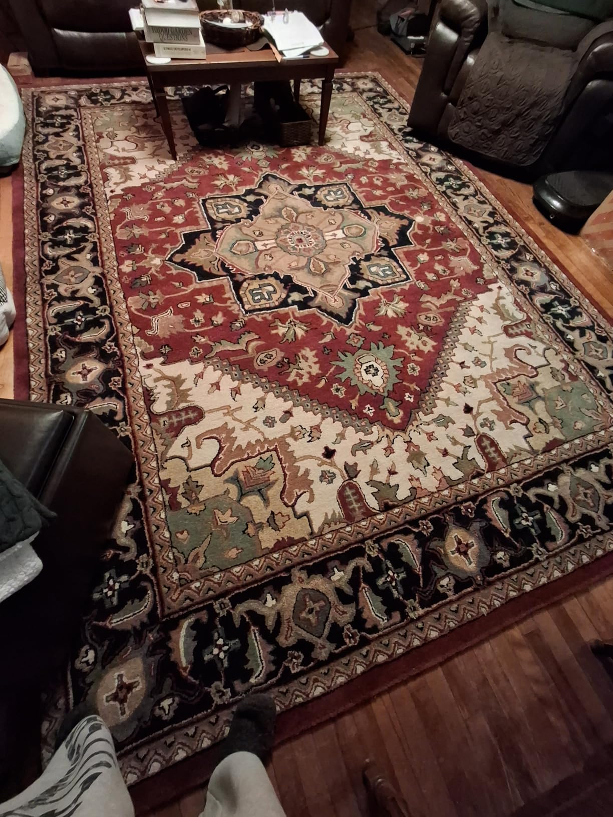 SAFAVIEH Area Rug 8x10 - Heritage Collection - Large - Red, Handmade Wool, Traditional Oriental Medallion Design customer photo 1