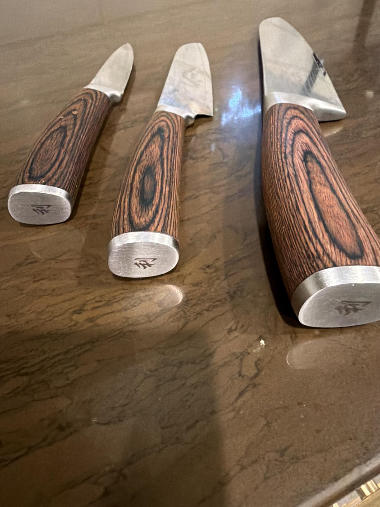 Wakoli EDIB 3-Piece Damascus Kitchen Knife Set in Wooden Gift Box, Razor Sharp Genuine Damascus Steel (VG10 Core), Includes Santoku, Small Santoku and Paring Knife, Ergonomic Pakkawood Handle customer photo 1