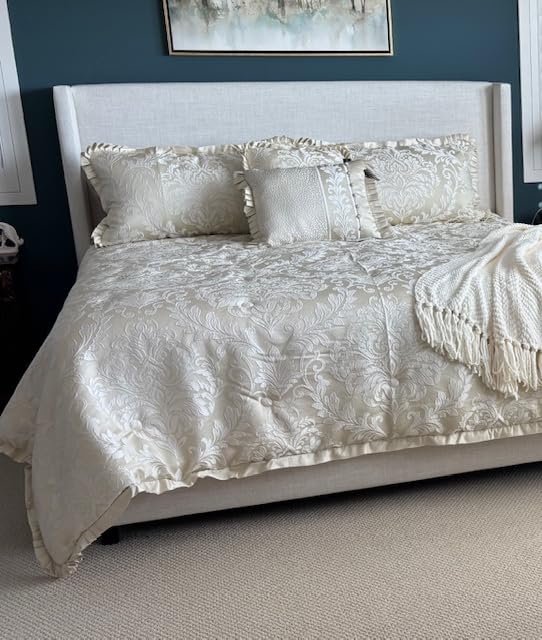 J Queen New York Marquis King Comforter Set customer photo 1