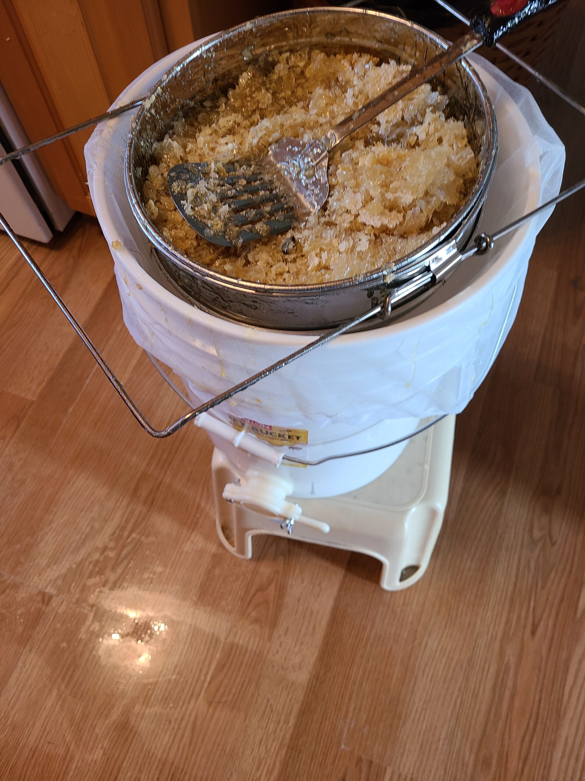 Little Giant Plastic Honey Bucket with Gate | Beekeeping Supplies | Honey Extractor Equipment | Assembled in USA | 5 Gallon customer photo 1