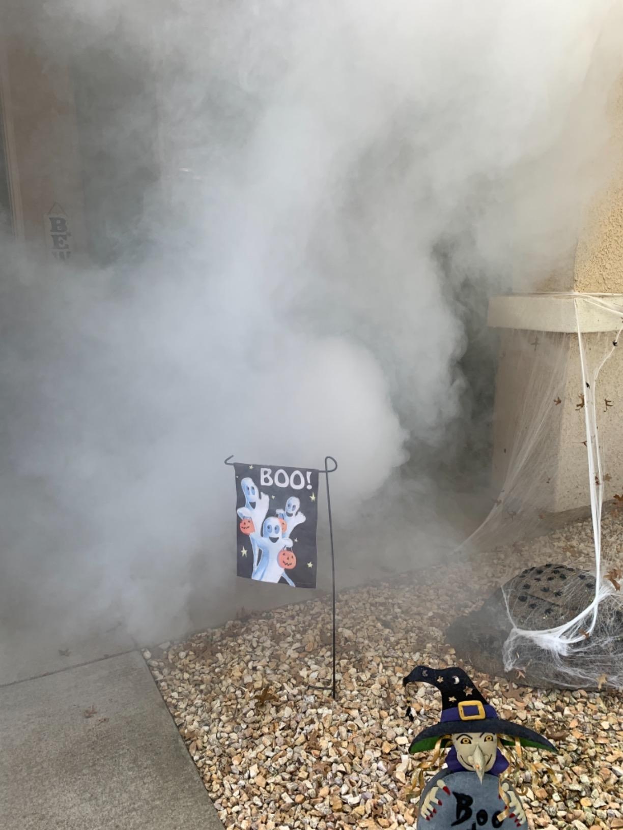 CHAUVET DJ Hurricane 1600 Compact High-Output Fog Machine w/Timer Remote & Automatic Shut-Off, BLACK customer photo 1