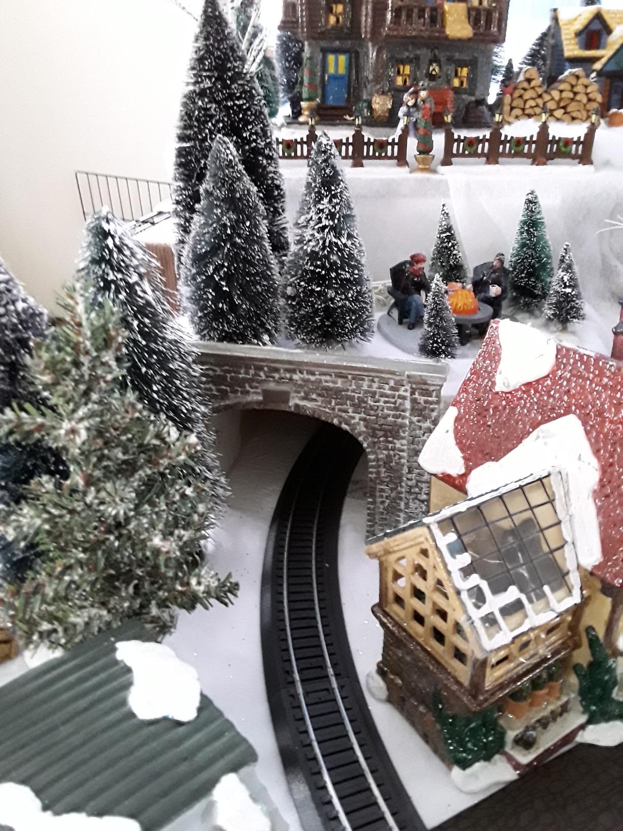 Cut Stone HO Tunnel Portals Woodland Scenics customer photo 1