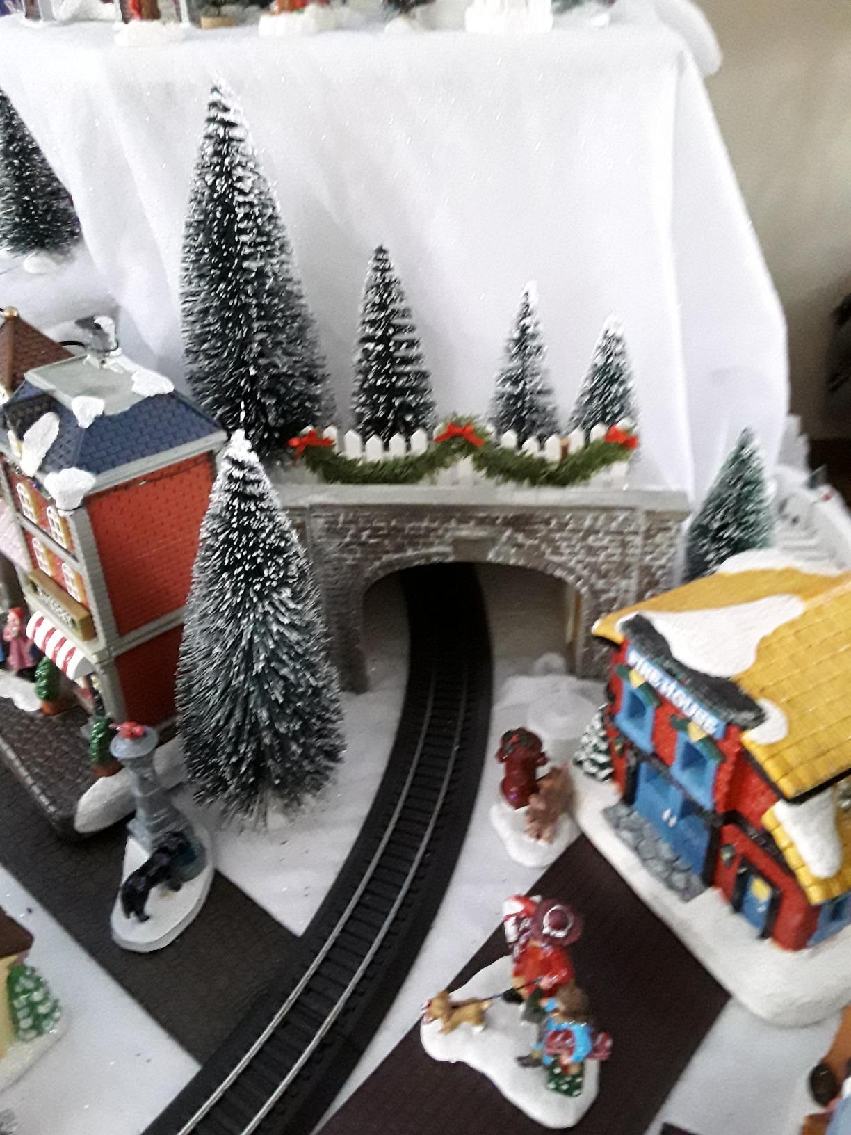 Cut Stone HO Tunnel Portals Woodland Scenics customer photo 2