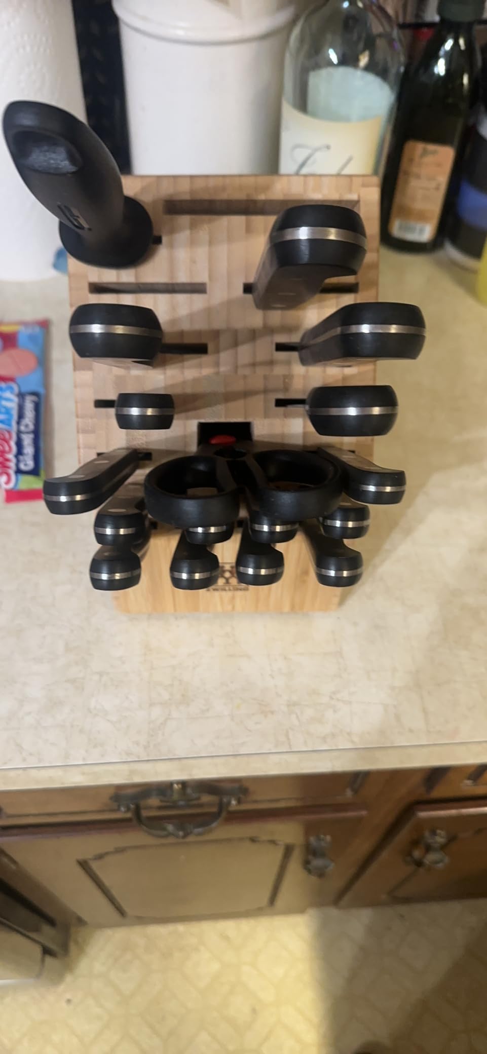 HENCKELS Twin Gourmet Classic 18-pc Knife Block Set, German Stainless Steel, 3 Rivet Handle, No-Stain, Includes Shears Honing Steel, Made in Spain customer photo 1