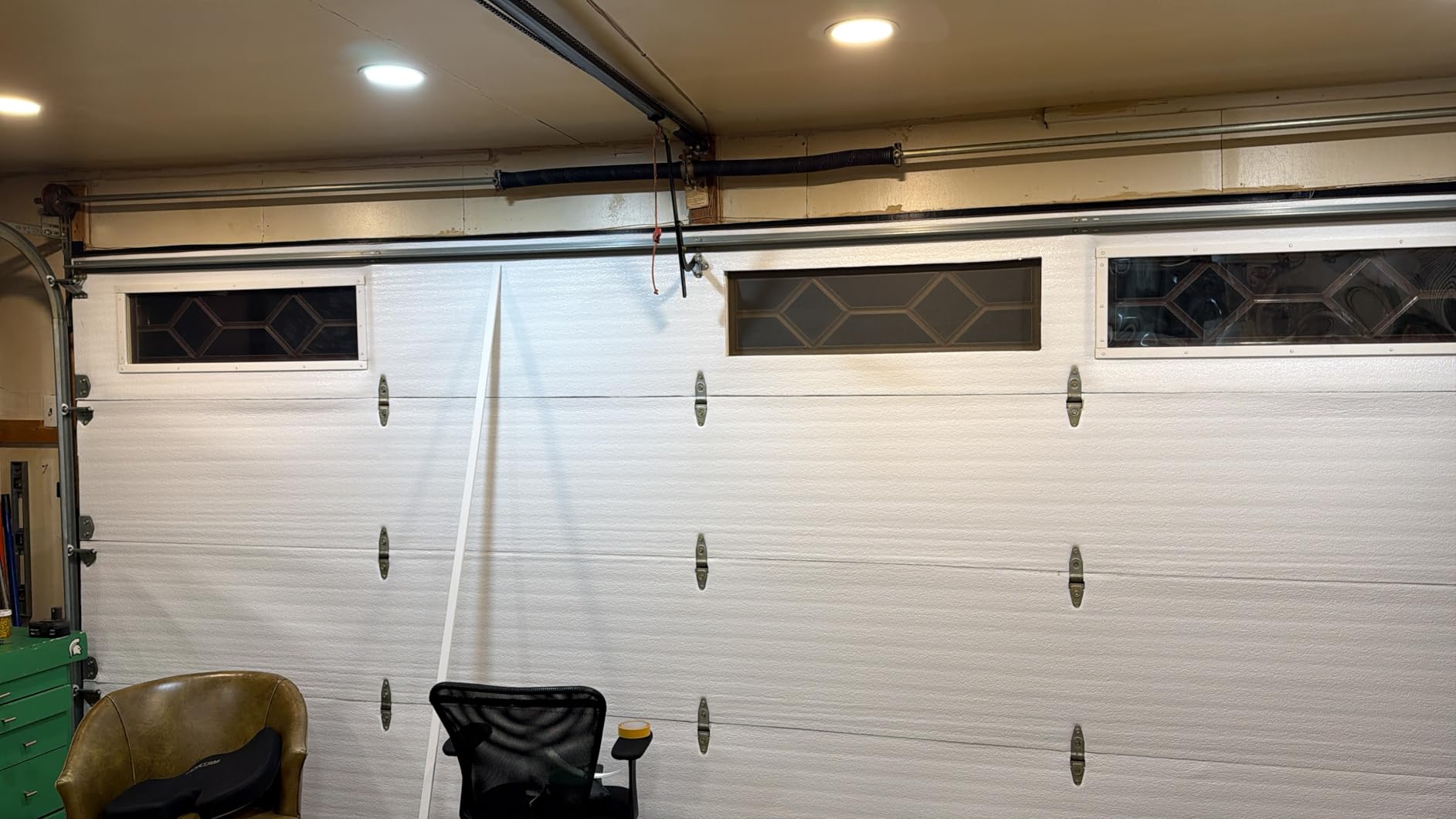 NASA TECH White Reflective Foam Core 2 Car Garage Door Insulation Kit 16FT (Wide) x 8FT (HIGH) R Value 8.0 Made in USA New and Improved Heavy Duty Double Sided Tape (Also FITS 16X7) customer photo 1