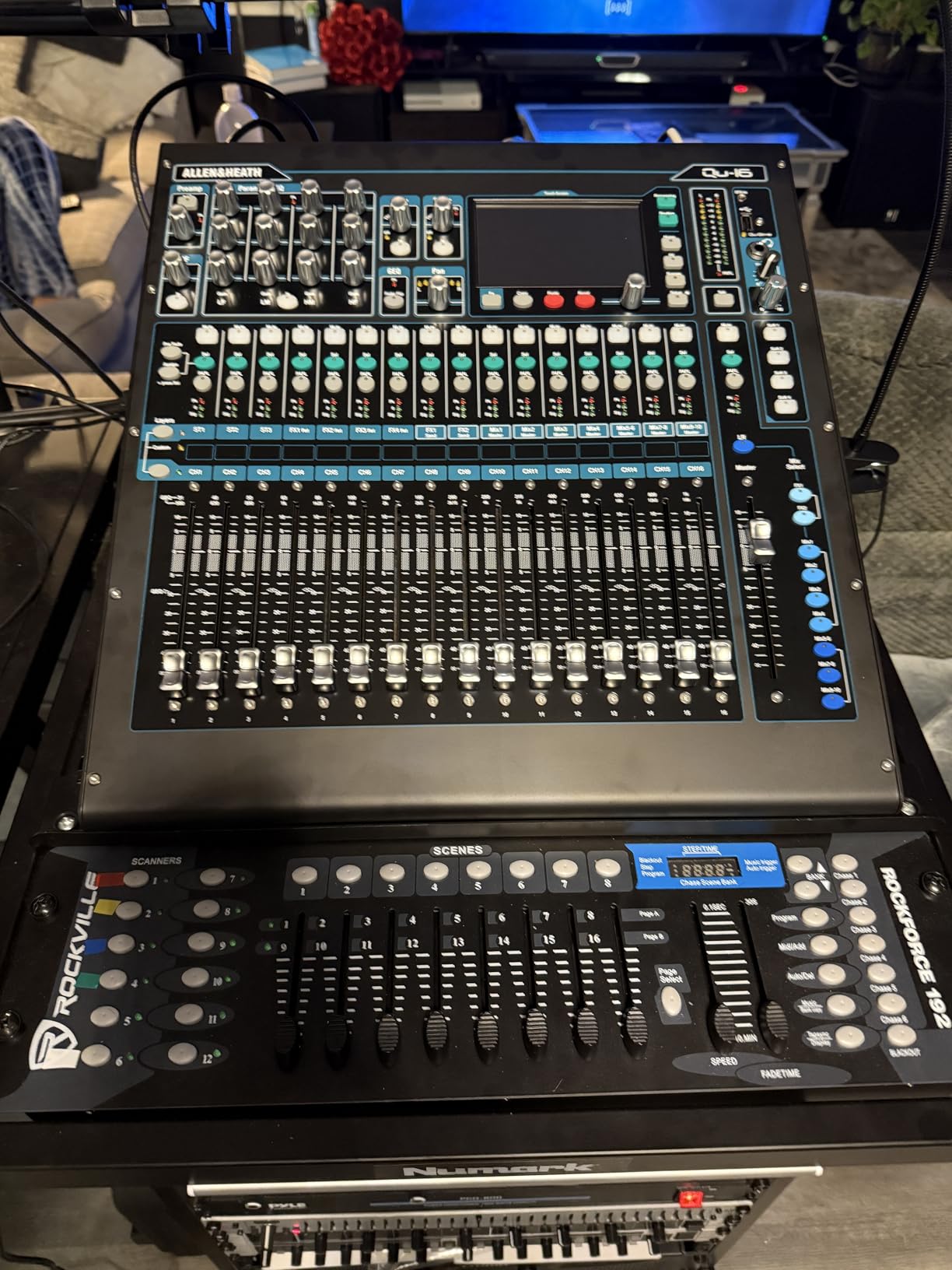 Allen & Heath QU-16C Rack Mountable Compact Digital Mixer, Chrome Edition customer photo 1