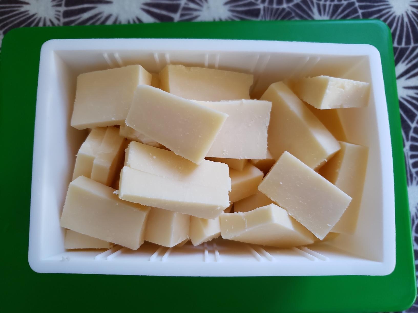 CapaBunga Cheese Vault with Divider - Reusable Artisan Cheese Storage Container for Fridge - Food Grade Silicone Cheese Container 6x4x3.5 - Cheese Keeper for Refrigerator - White Cheese Holder customer photo 2