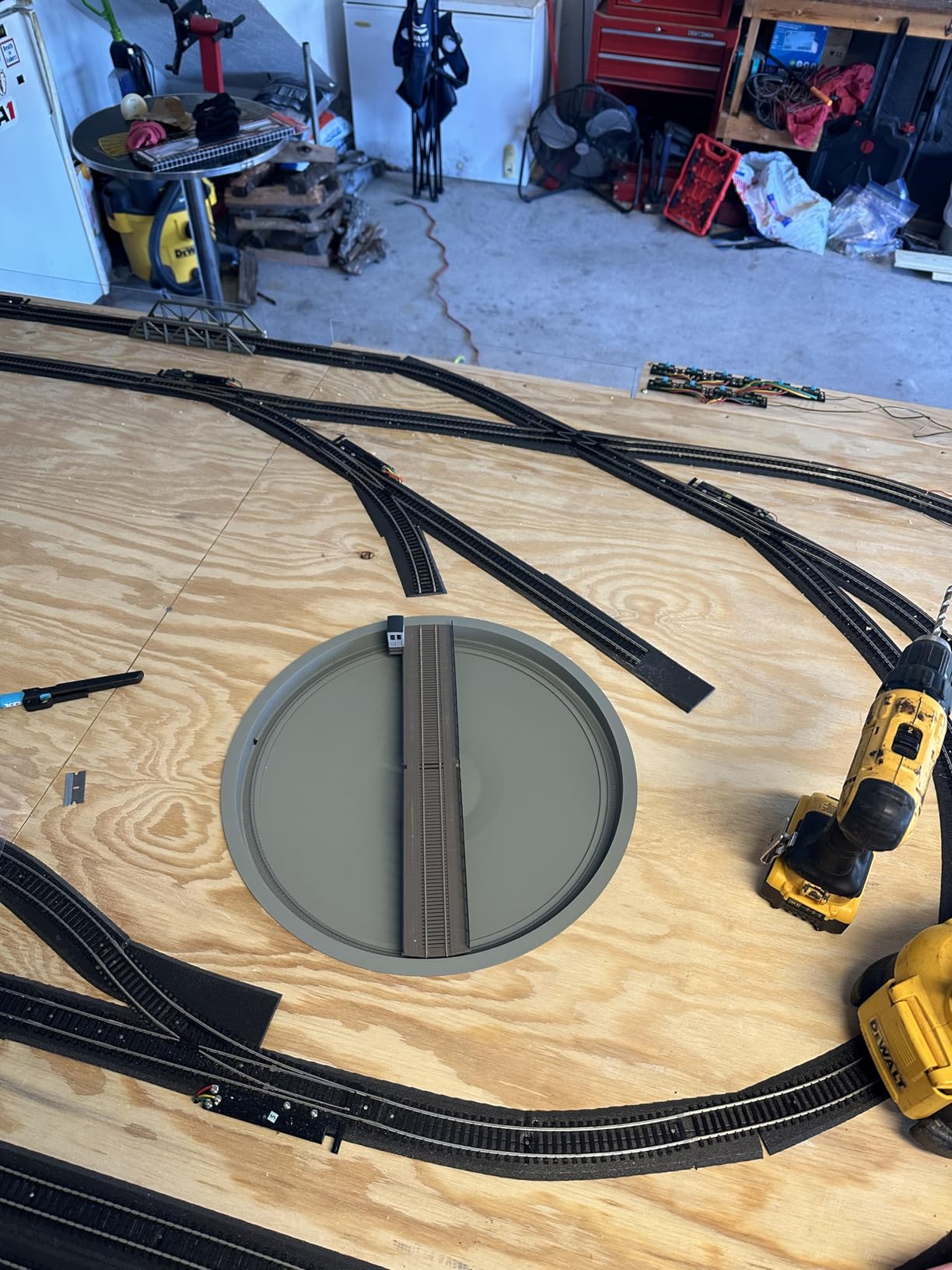 Walthers Cornerstone Motorized 110' Turntable, with DCC, HO Scale customer photo 2