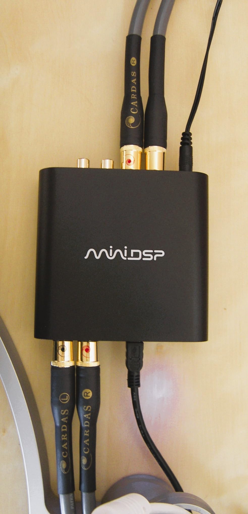 miniDSP 2x4 HD Digital Audio Signal Processor, Analog, USB, Toslink Audio Source, 4 Presets Stored customer photo 1