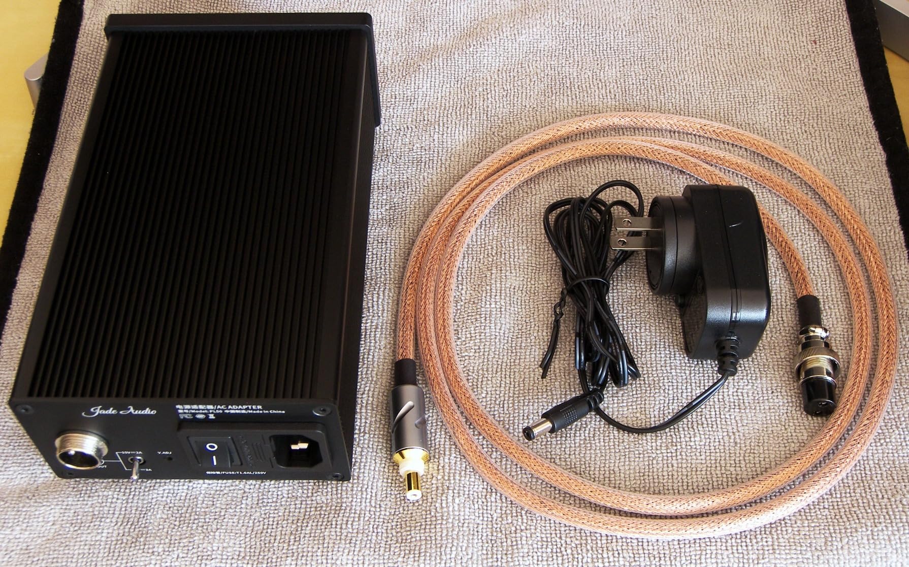 miniDSP 2x4 HD Digital Audio Signal Processor, Analog, USB, Toslink Audio Source, 4 Presets Stored customer photo 2