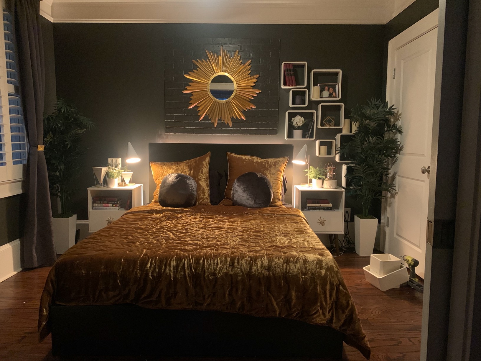 Safavieh Home Collection Josephine 33.5 x 33.5-inch Antique Gold Round Decorative Sunburst Mirror customer photo 2