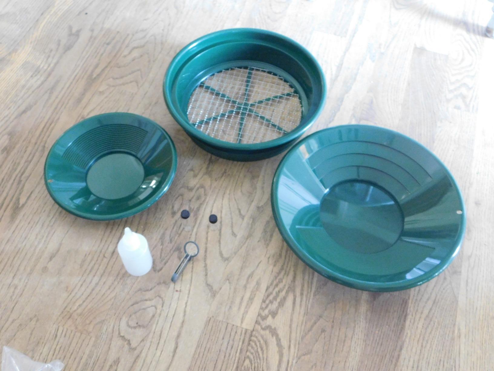 SE 11-Piece Gold Panning Kit - Complete Prospecting Set with Pans, Sieves, Tweezers, Glass Bottles, Sand Magnet, and More - Ideal for Beginners and Enthusiasts - GP5-KIT111 customer photo 1