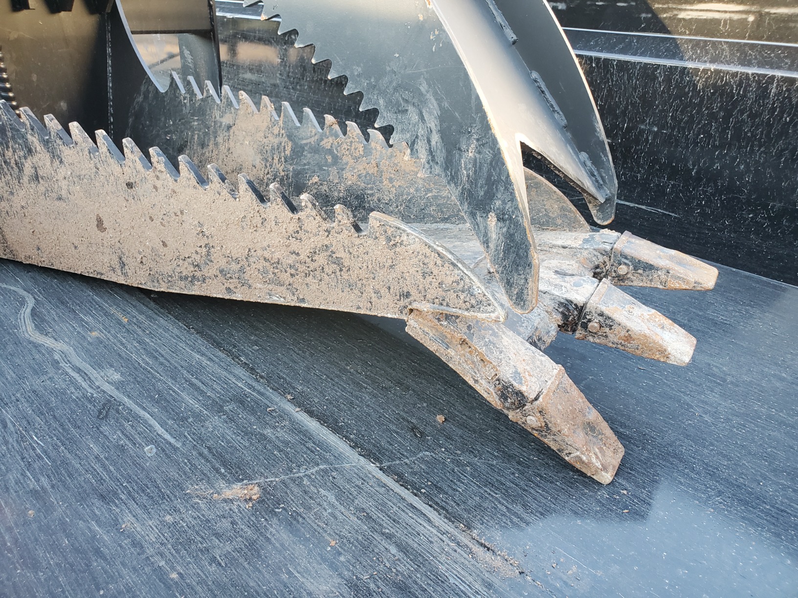 Titan Attachments Extreme Duty Stump Bucket Grapple Attachment, Universal SSQA Mounting, 3,000 PSI Cylinder, Heavy Duty Tree Stump Remover for Stumps, Roots, and Buried Rocks customer photo 1