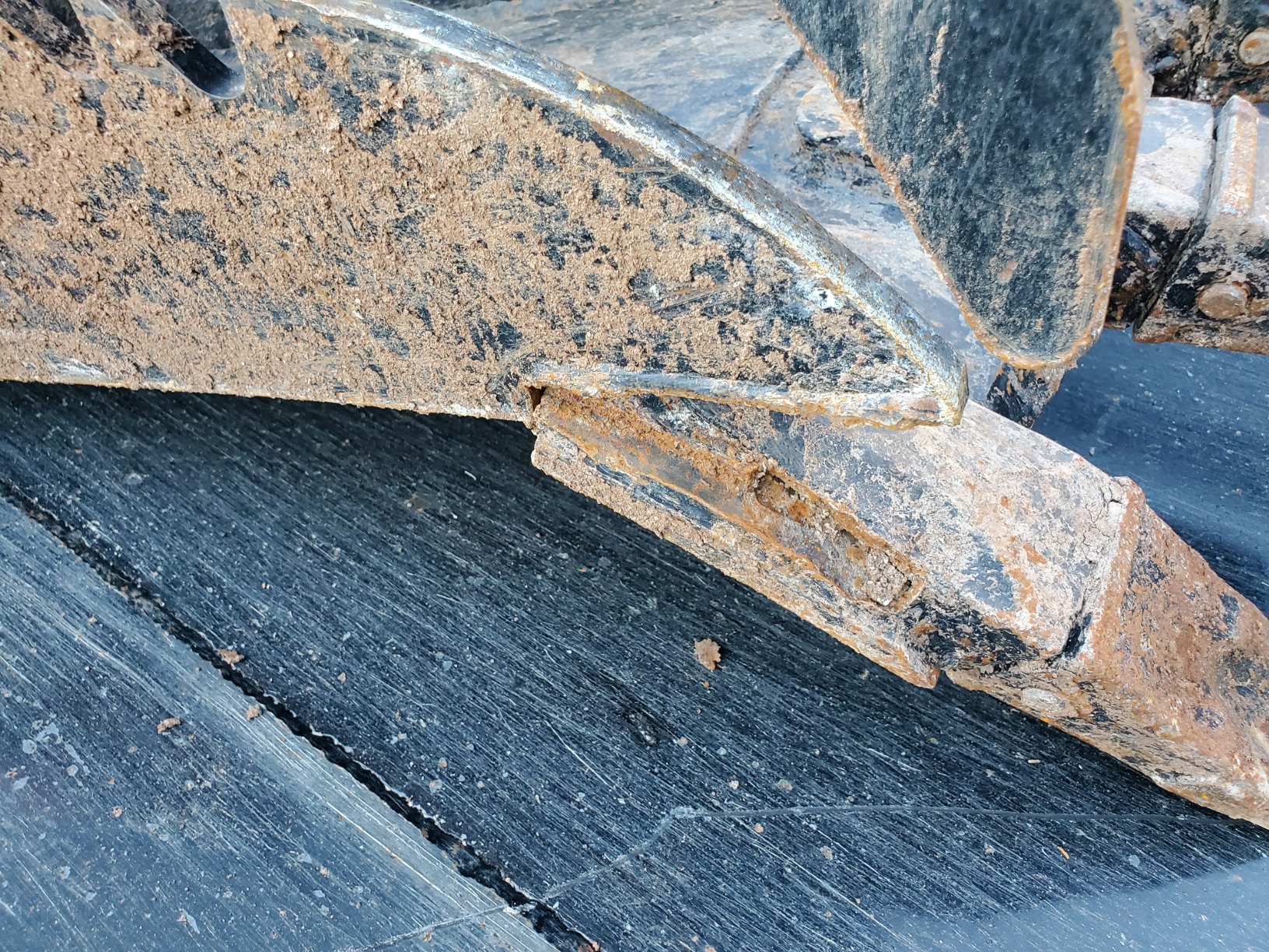 Titan Attachments Extreme Duty Stump Bucket Grapple Attachment, Universal SSQA Mounting, 3,000 PSI Cylinder, Heavy Duty Tree Stump Remover for Stumps, Roots, and Buried Rocks customer photo 2