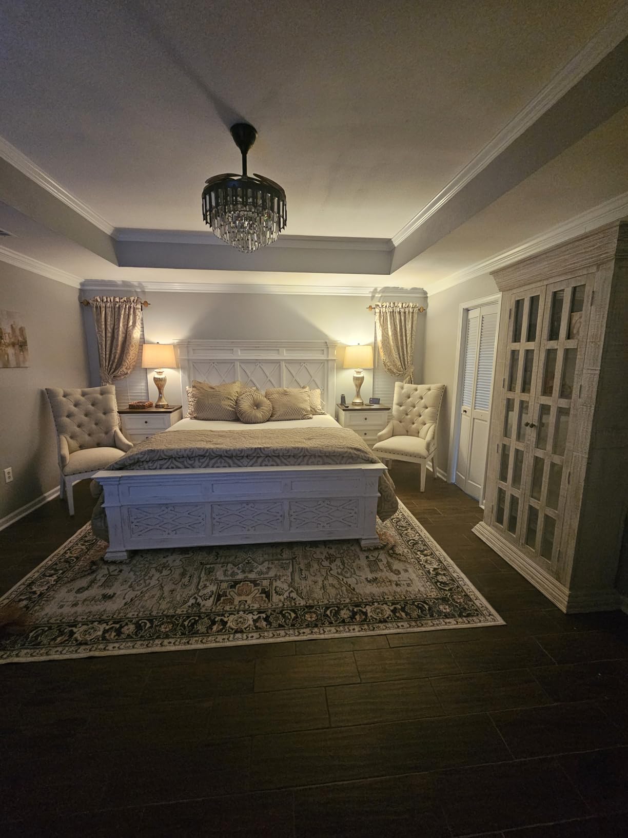 J Queen New York 4 Piece Astoria King Comforter Set customer photo 1