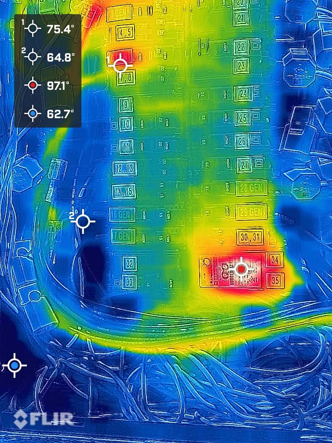 FLIR One Pro - Thermal Imaging Camera for iOS Smartphones (iPhone 14 and Older w/Lightning Port), 480x360 Super Resolution (160x120 Native IR) customer photo 1