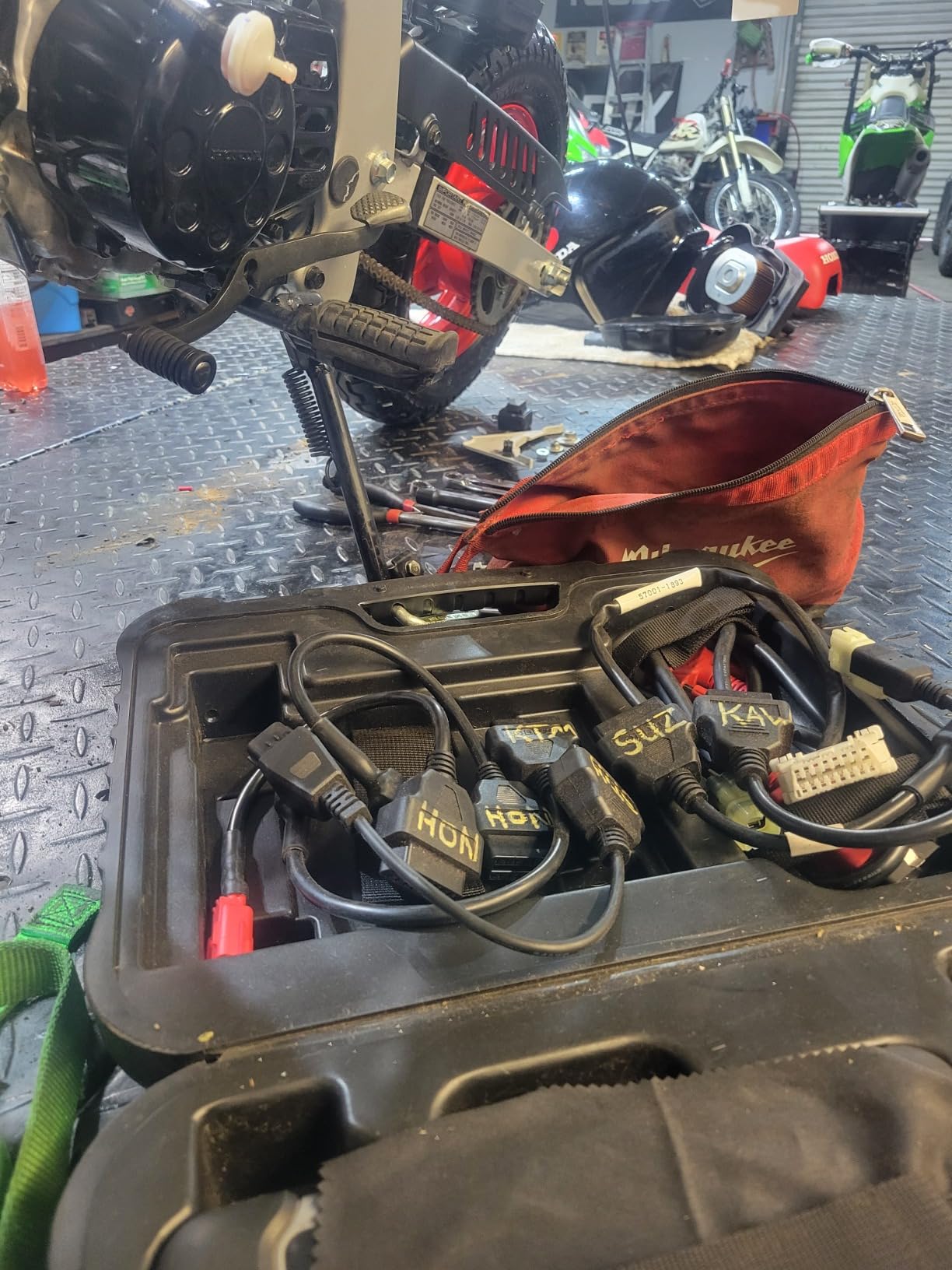 Autel Scanner MaxiCOM MK808S: 2026 Bidirectional Tool as MX808S MK808BT Pro M808Z, Work as MaxiCheck MX900 MK900BT, 28+ Service, 3000+ Active Tests, All System OBD2 Diagnostics, OS 11, 10X Faster customer photo 1