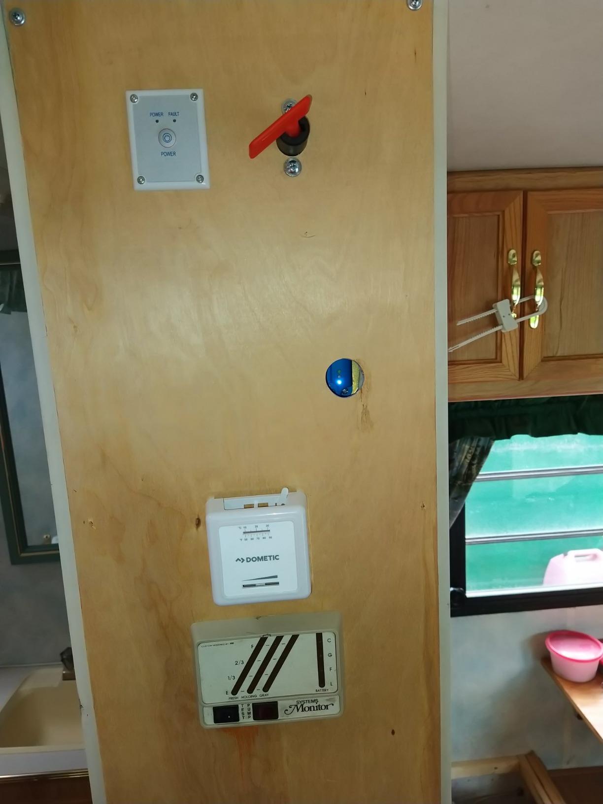 Victron Energy SmartSolar MPPT Solar Charge Controller (Bluetooth) - Charge Controllers for Solar Panels - 75V, 15 amp, 12/24-Volt customer photo 1