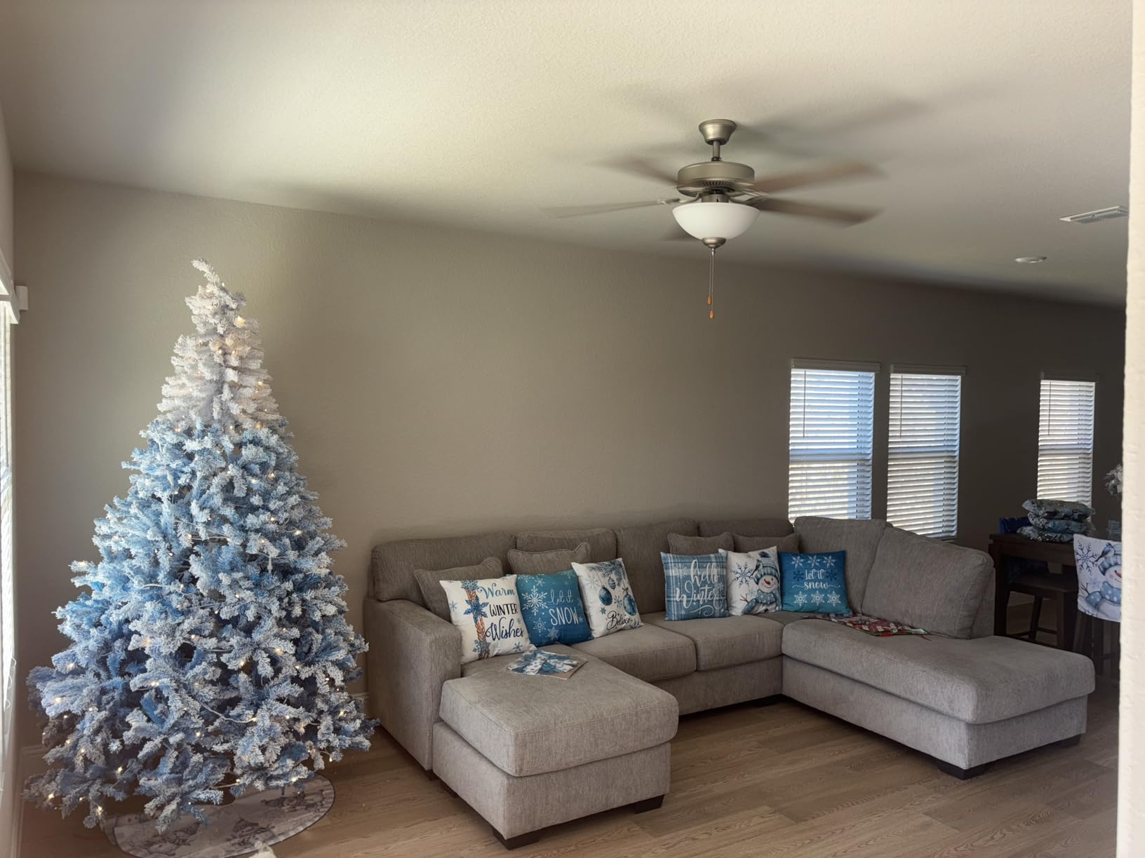 Goplus 9FT Pre-Lit Artificial Christmas Tree Auto-Spread/Close up Branches 11 Flash Modes with Multicolored 1000 LED Lights & Metal Stand customer photo 2