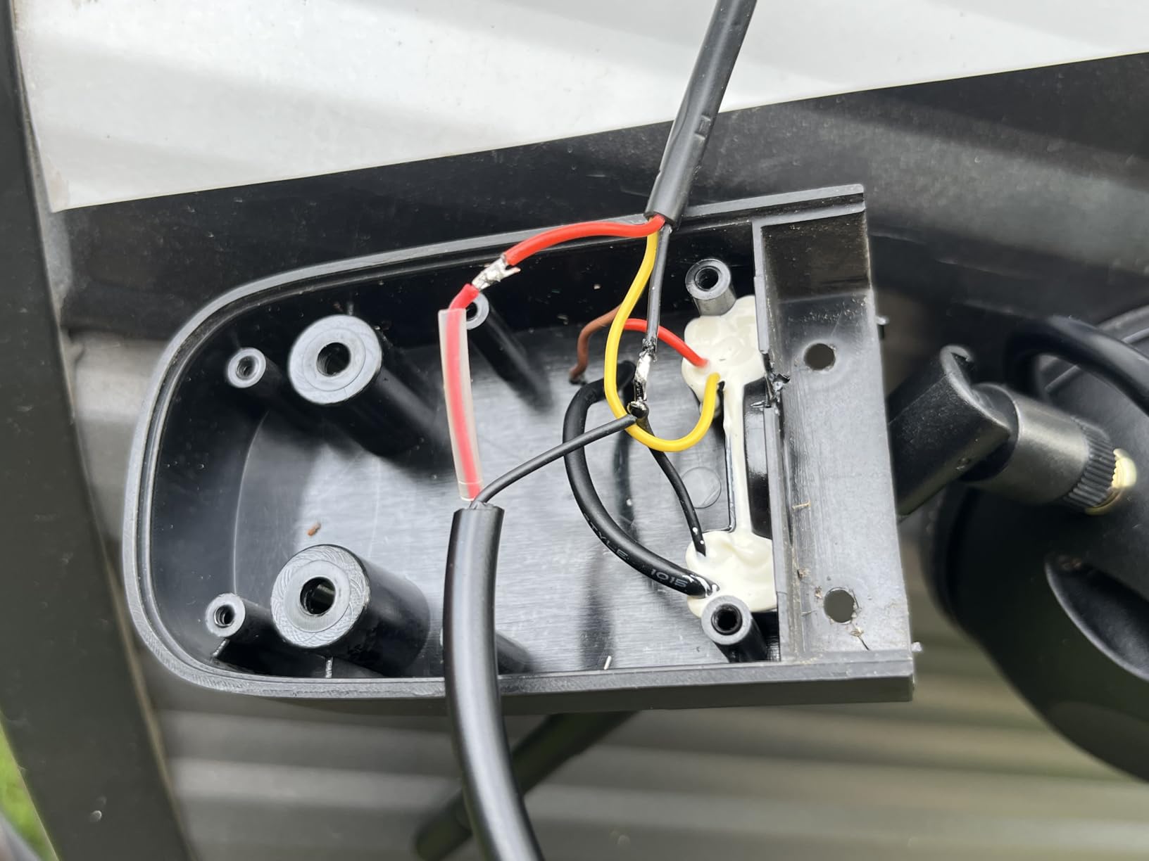 Digital Wireless Backup Camera System Kit, IP69 Waterproof Wireless Rear View Camera + 7'' LCD Wireless Reverse Monitor for RV/Truck/Trailer/Bus/Camper/5th Wheel (W01-7 inch) customer photo 1