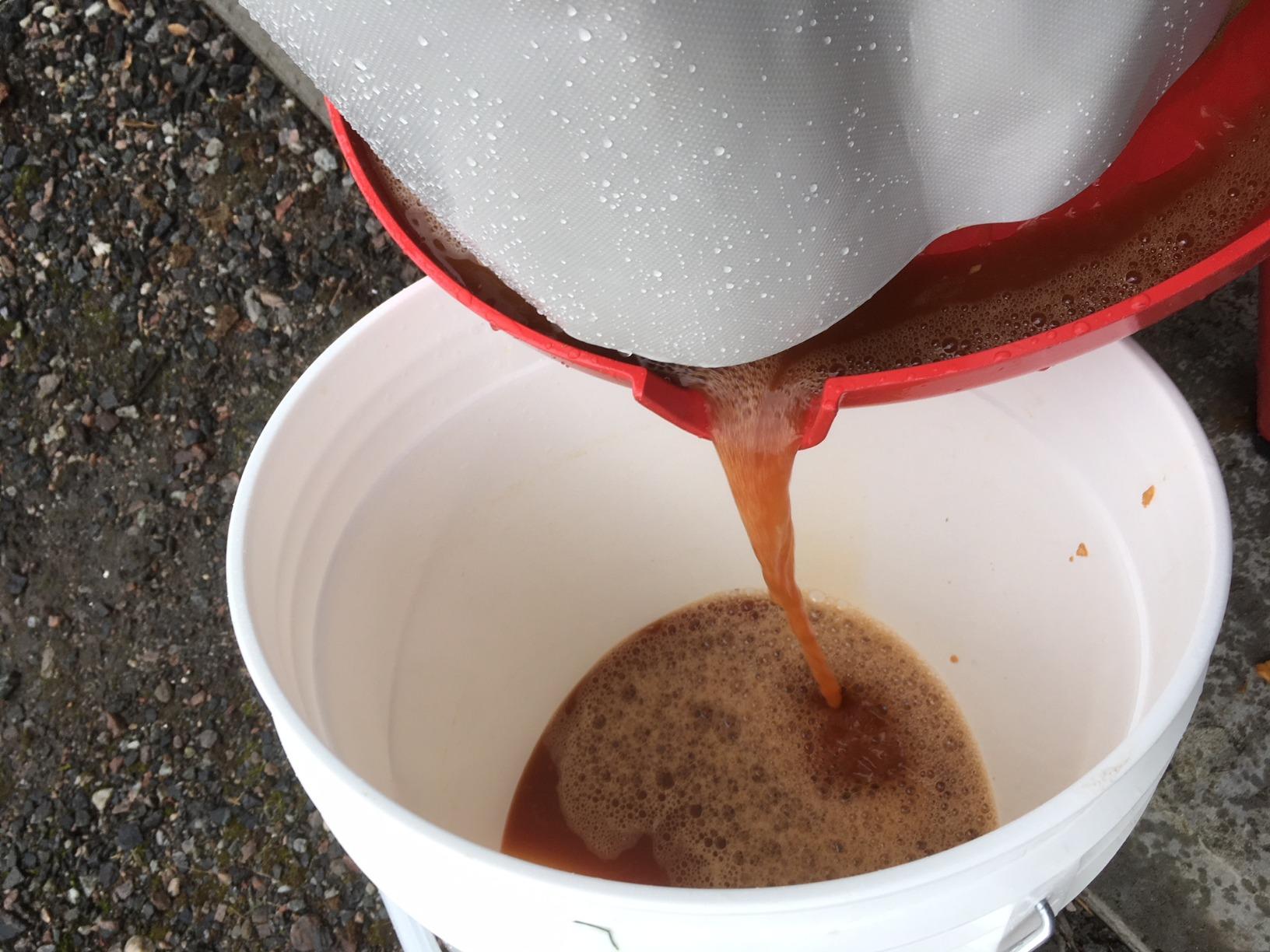 Hydraulic Fruit Wine Press - Electricity-Free/Water-powered Cider Wine Bladder Press, Natural Juice Making(10.7 Gallon, with Filter Bag/Splash Guard) customer photo 2