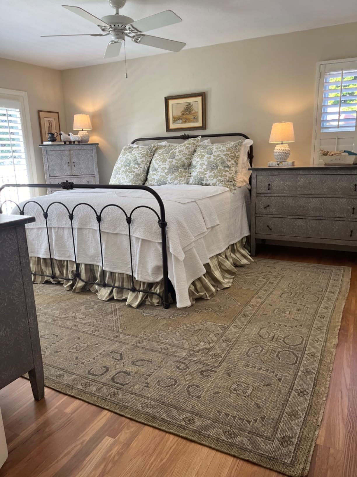 SAFAVIEH Izmir Collection Area Rug - 6' x 9', Gold & Grey, Hand-Knotted Traditional New Zealand Wool customer photo 1