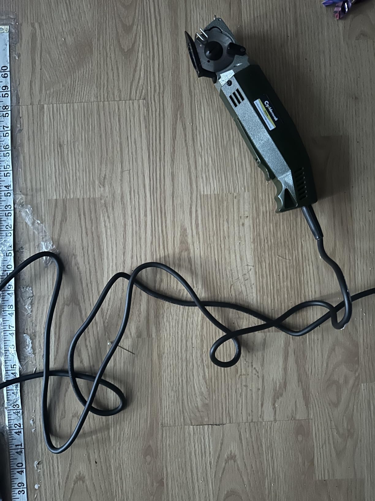 CGOLDENWALL YJ-50 Portable Fabric Cutter Shears Electric Scissors Cloth Cutting Machine Maximum Cutting Thickness: 22mm with 50mm Knife Ideal for Multi-Layer Clothing Textile Suede Leather Paper customer photo 1