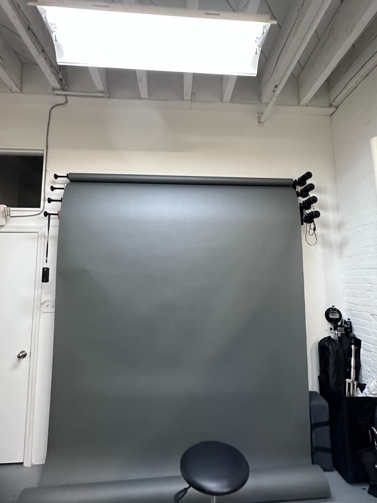 Fotoconic 4 Roller Motorized Electric Wall Ceiling Mount Background Support System with Remote customer photo 2