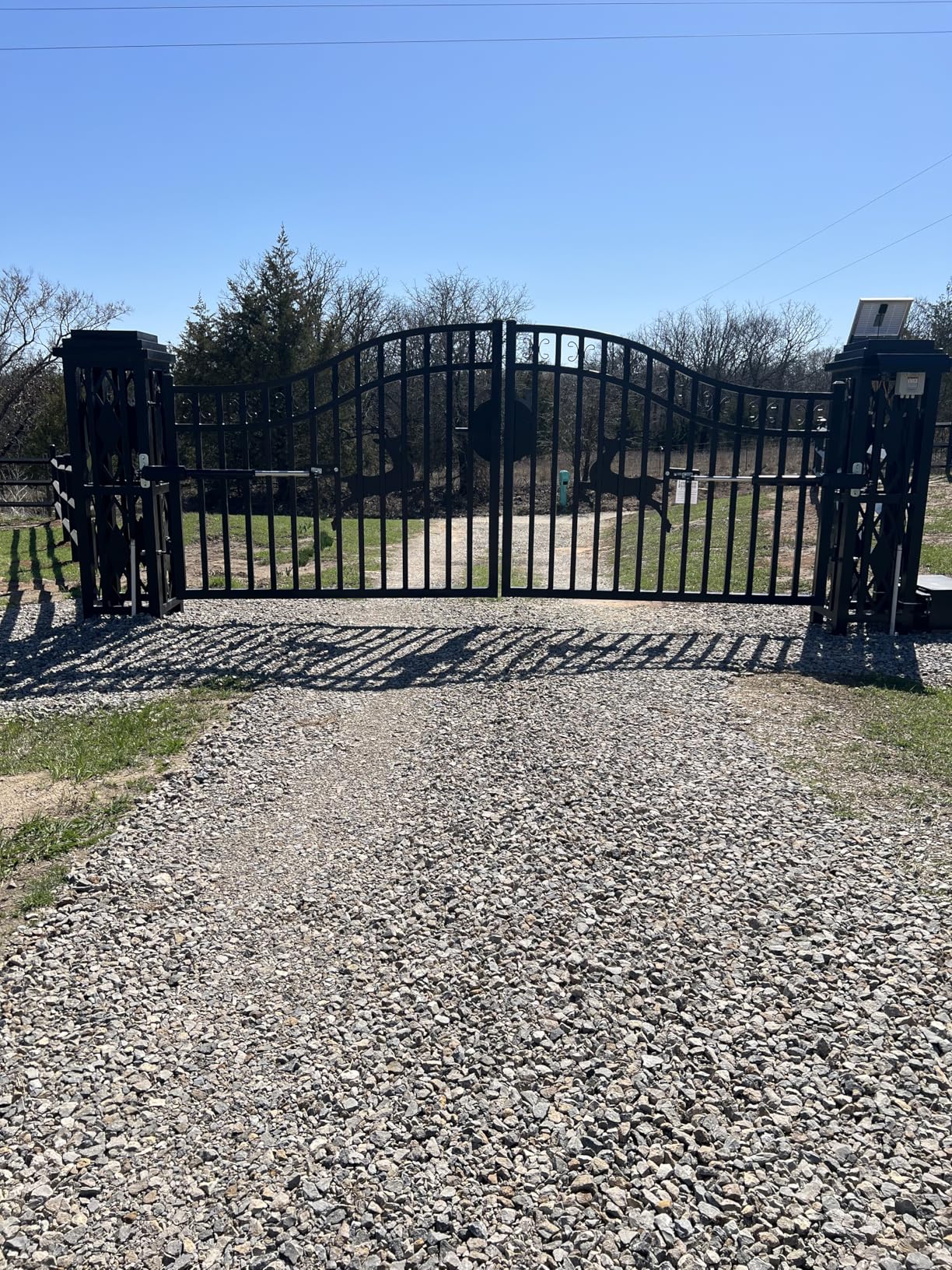 TOPENS AD8S Automatic Solar Gate Opener for Heavy Duty Dual Swing Gates Up to 18ft per Arm, Dual Swing Gate Operator Battery Powered with Remote Control Kit Gate Motor Solar Panel Included customer photo 2