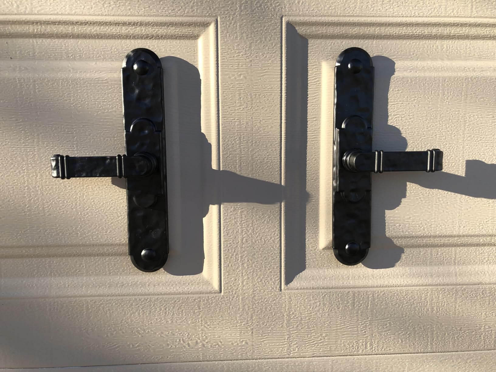 Household Essentials Hinge IT Premium Carriage House Handle & Hinge, Black Garage Door Magnet, 4 Hinge 2 Handles (Pack of 1) customer photo 1