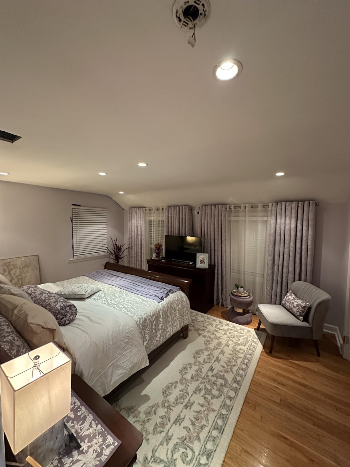 SAFAVIEH Aubusson Collection 8' x 10' Ivory / Pink AUB102A Handmade Traditional Premium Wool Area Rug customer photo 1