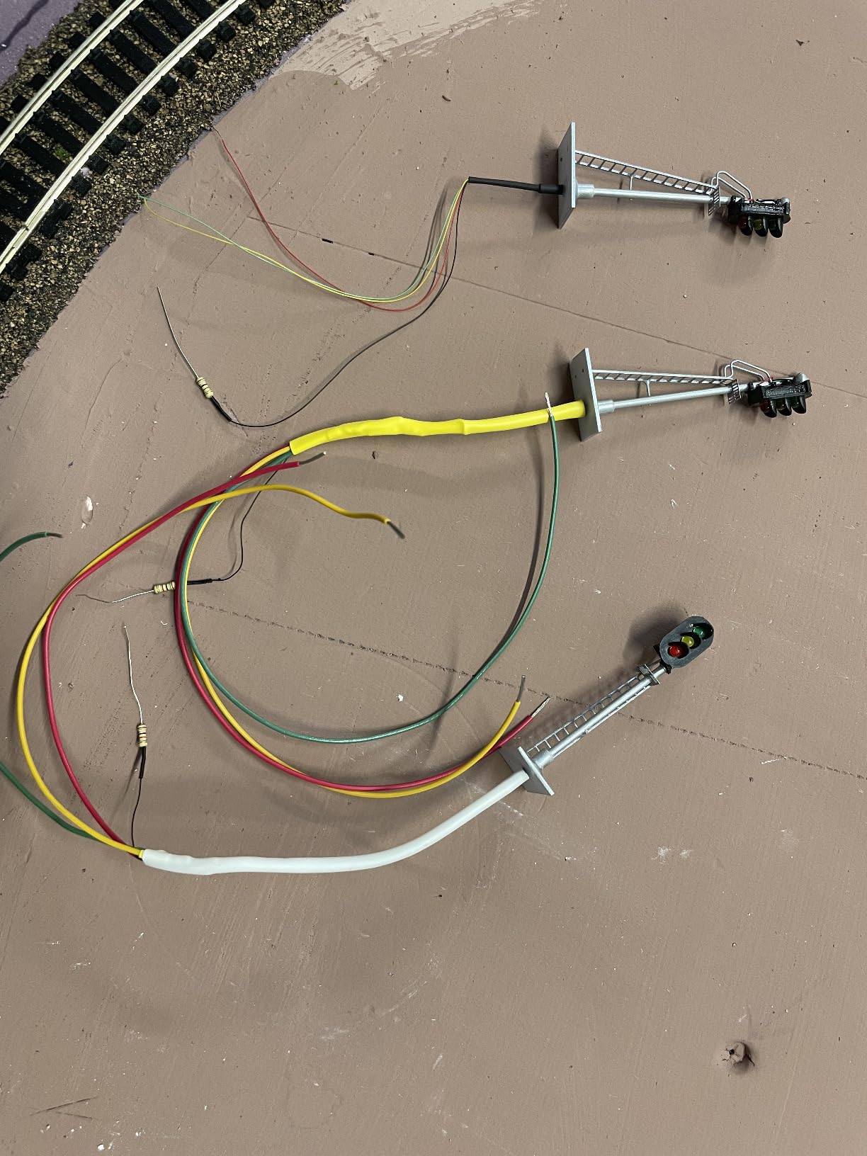 JTD873GYR 3PCS Model Railroad Train Signals - 3-Lights Block Signal HO Scale 12V Green-Yellow-Red customer photo 1